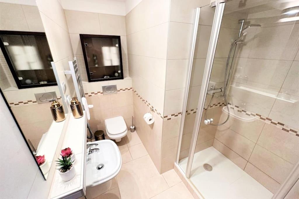 Exclusive Penthouse Near Citycenter 120M2 +Netflix Krakow Luaran gambar