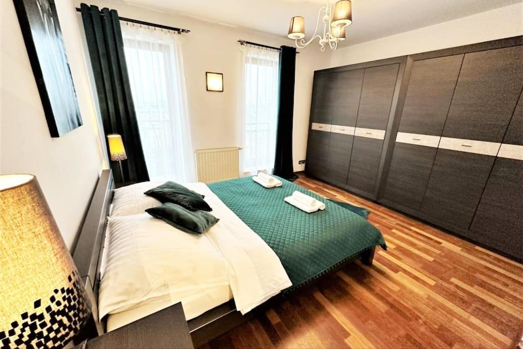 Exclusive Penthouse Near Citycenter 120M2 +Netflix Krakow Luaran gambar