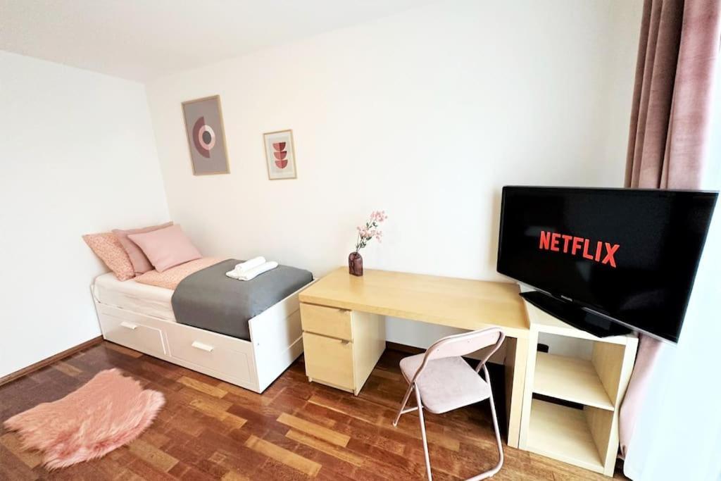 Exclusive Penthouse Near Citycenter 120M2 +Netflix Krakow Luaran gambar