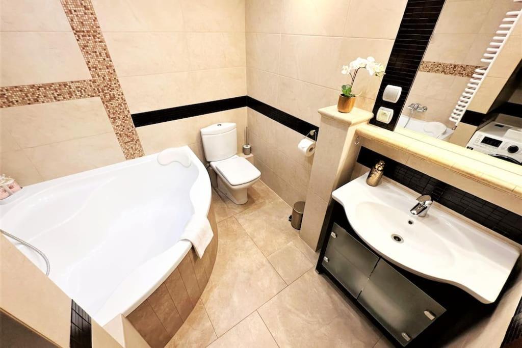Exclusive Penthouse Near Citycenter 120M2 +Netflix Krakow Luaran gambar